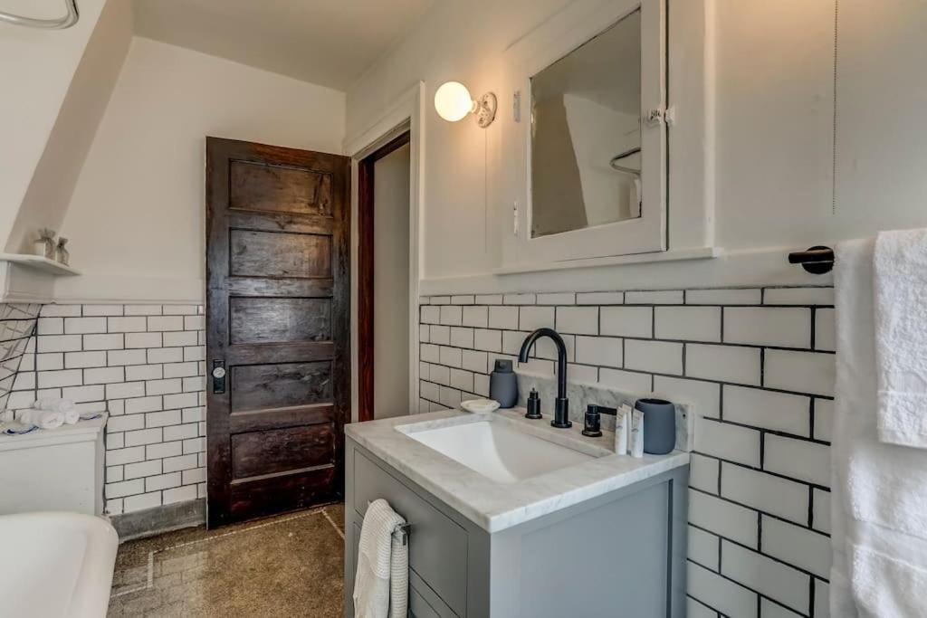 Villa Luxe Mid-Century Styled Historic Townhouse #1 Detroit Exterior foto